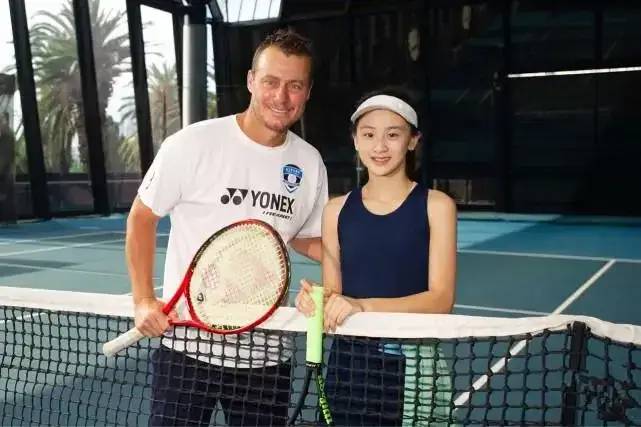 田亮16岁女儿夺冠，下一站成为郑钦文？再次证明网球只属富二代
