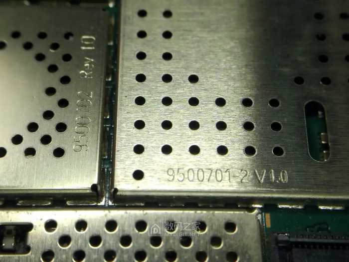 70余图拆解2008年款诺基亚全键盘旗舰E71，曾经的神机名不虚传