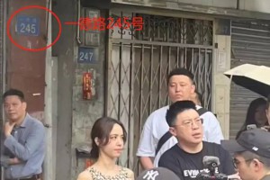 43岁蔡依林现身广州街头，打扮清凉像23岁，裤子穿2年，超接地气